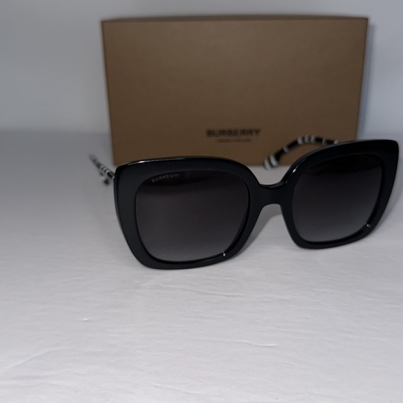 BURBERRY BE4323 CAROLL Square Oversized Sunglasses - Picture 3 of 15